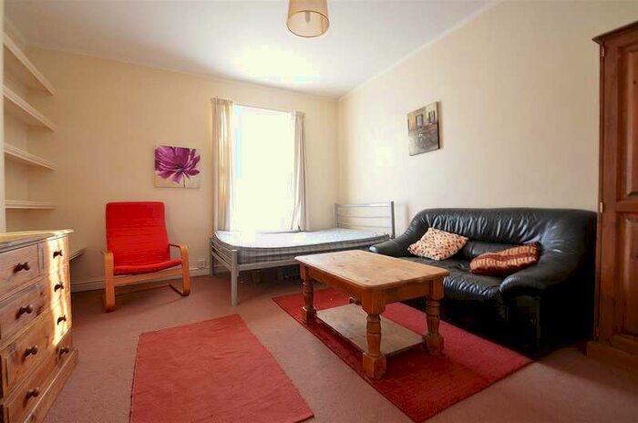 1 Bedroom Studio Flat To Rent In Mansfield Road, Nottingham, NG5