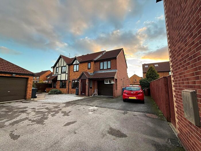 4 Bedroom Semi-Detached House For Sale In Howdale Road, Hull, HU8