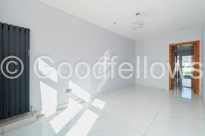 2 Bedroom Semi-Detached House To Rent In Edinburgh Road, Sutton, SM1