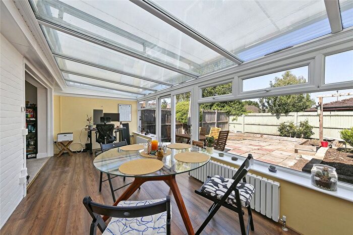 2 Bedroom Bungalow For Sale In Hollybank Close, Middlesex, TW12