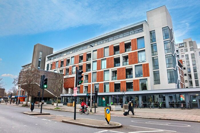 1 Bedroom Flat To Rent In Cornell Square, Nine Elms, London, SW8