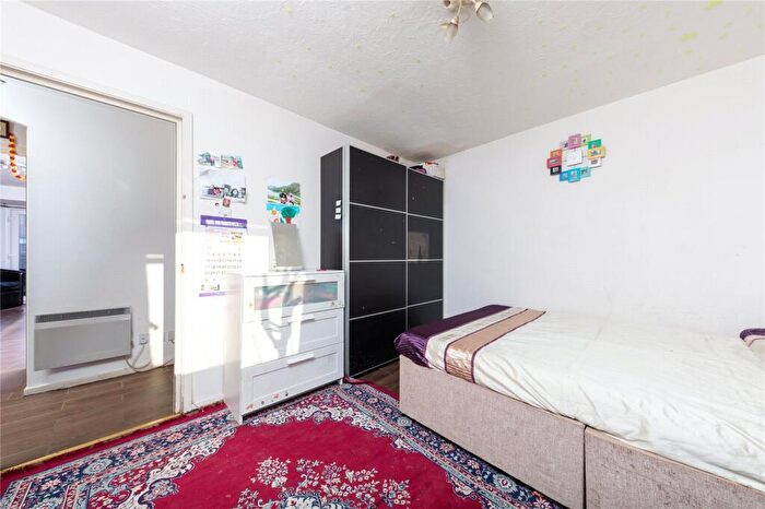 2 Bedroom Flat To Rent In Barnfield Place, Millwall, E14