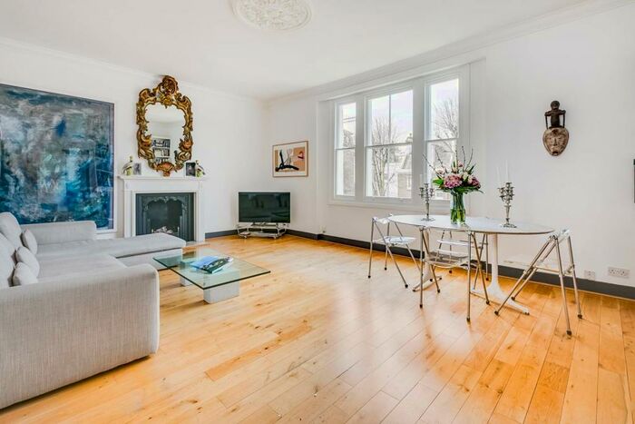 3 Bedroom Flat To Rent In Redcliffe Gardens, Chelsea, London, SW10