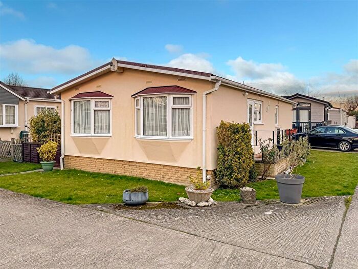 2 Bedroom Mobile/park Home For Sale In Beechfield Park, Hook Lane, Aldingbourne, PO20