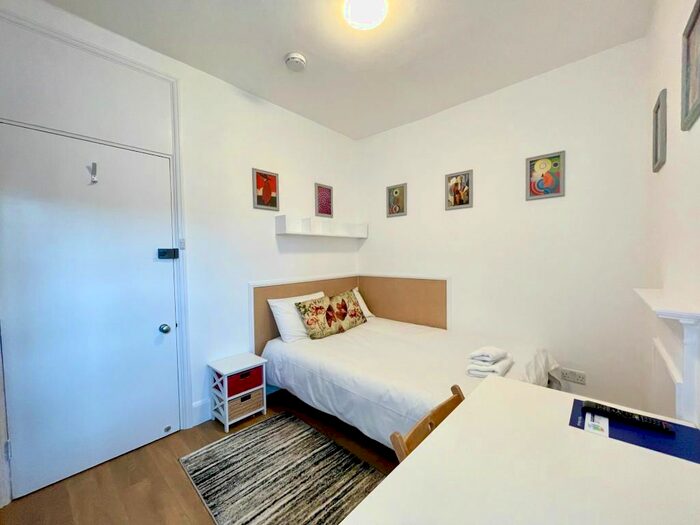 Studio To Rent In Fulham Palace Road, Hammersmith, London, W6