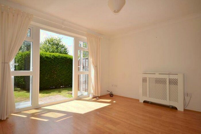 1 Bedroom Apartment To Rent In Manuka Court, Sandhurst, GU47