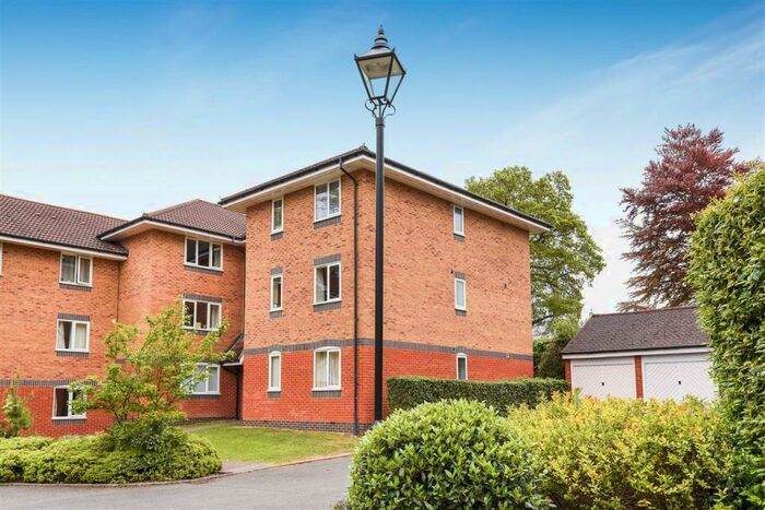 2 Bedroom Apartment To Rent In Masefield Gardens, Crowthorne, RG45