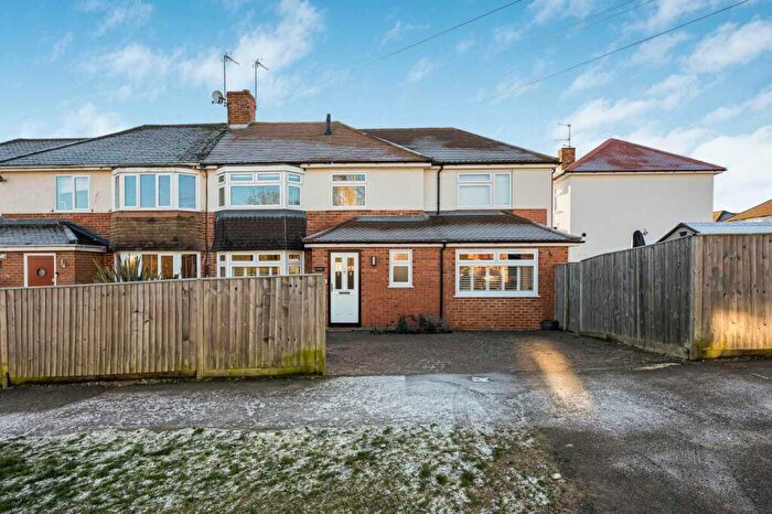 4 Bedroom Semi Detached House For Sale In Chiltern Road, Caversham, Reading, Berkshire, RG4