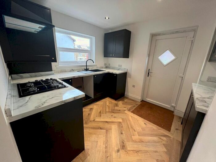 3 Bedroom Flat To Rent In Oxford Road, Waterloo, Liverpool, L22