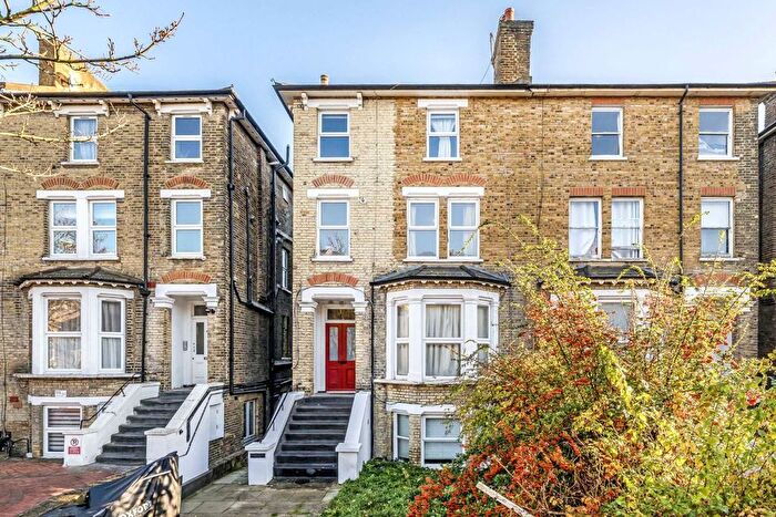 2 Bedroom Flat For Sale In Windsor Road, Ealing, W5