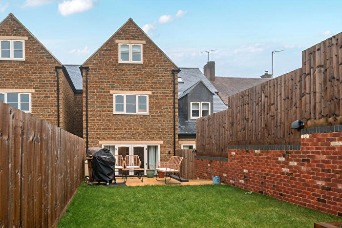 3 Bedroom House For Sale In Cumberford Hill, Bloxham, OX15