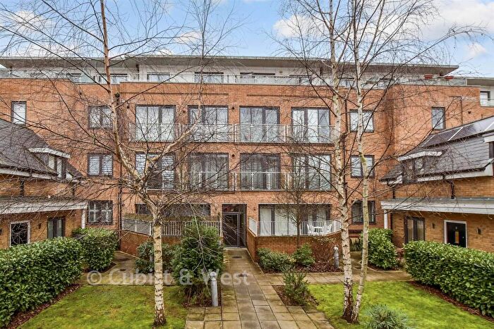 1 Bedroom Flat For Sale In Sovereign Walk, Horley, Surrey, RH6