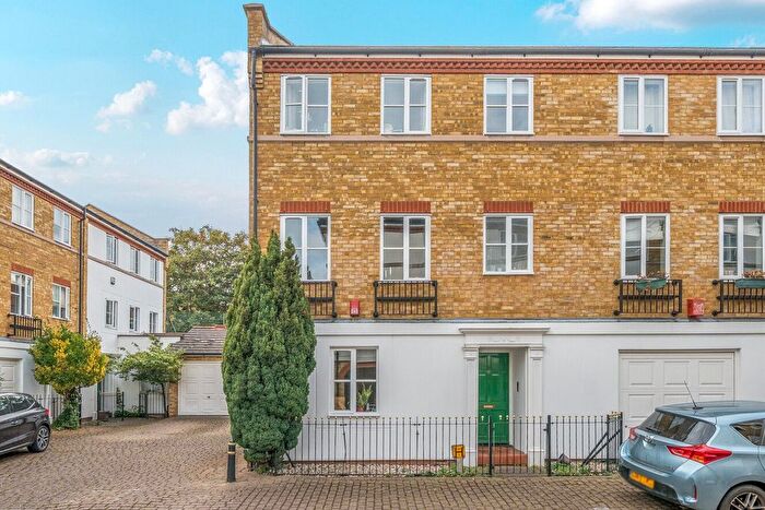 4 Bedroom End Terrace House For Sale In Vestry Mews, Camberwell, London, SE5
