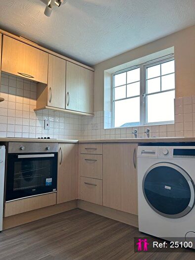 2 Bedroom Flat To Rent In Windsor Court, Newbury, RG14