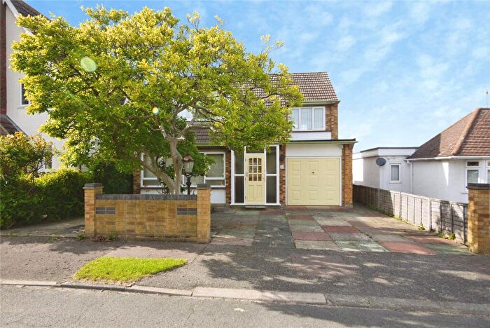 3 Bedroom Detached House For Sale In Osborne Road, Pilgrims Hatch, Brentwood, Essex, CM15