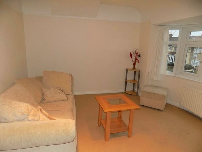 1 Bedroom Flat To Rent In Bourne Avenue, Hayes, Middlesex, UB3