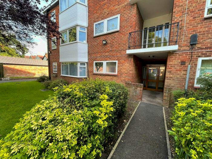 1 Bedroom Flat To Rent In Lode Lane, Solihull, B92
