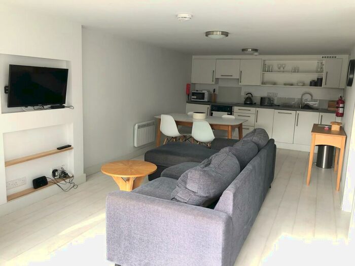 2 Bedroom Chalet To Rent In Millendreath, PL13