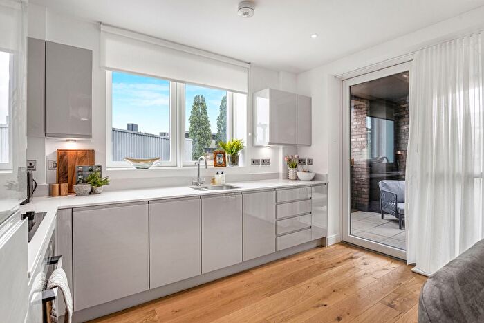 3 Bedroom Flat For Sale In Blackwall Lane, London, SE10