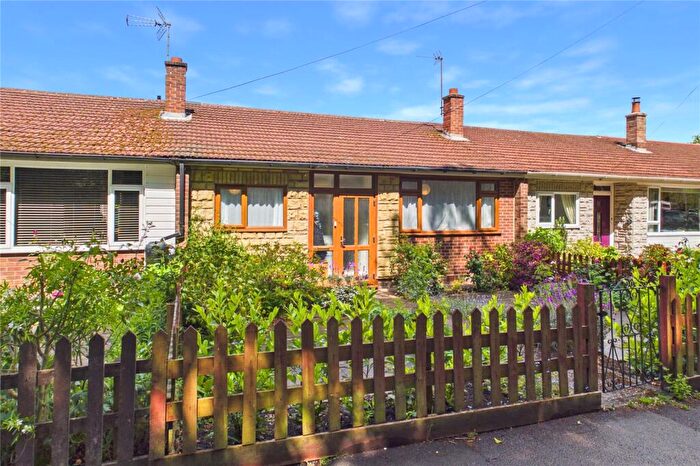 2 Bedroom Bungalow For Sale In New Road, Tadley, Hampshire, RG26