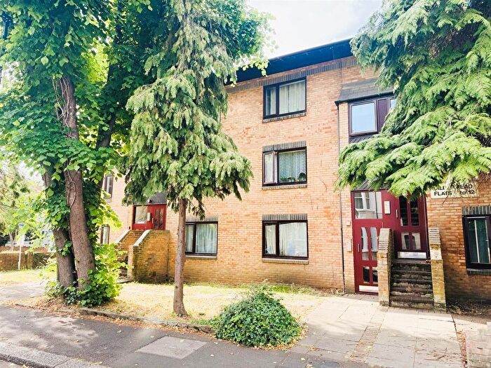 1 Bedroom Flat For Sale In Aldermead Court, Pownall Gardens, Hounslow, TW3