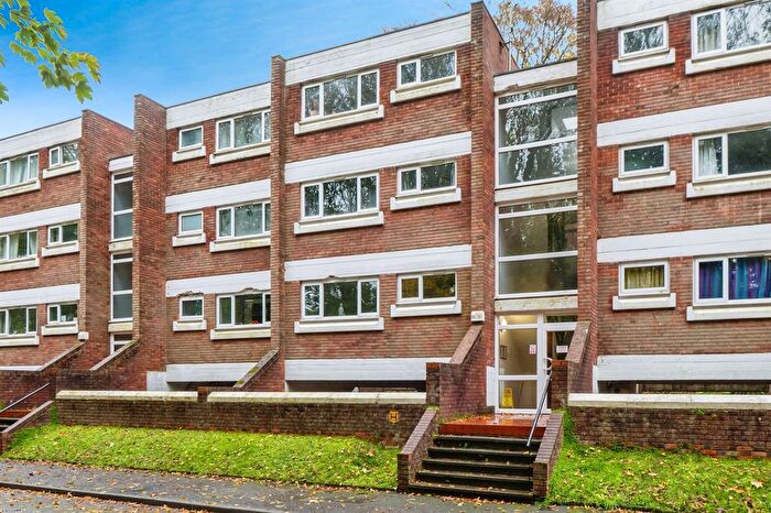 2 Bedroom Flat For Sale In Silverdale Road, Southampton, SO15