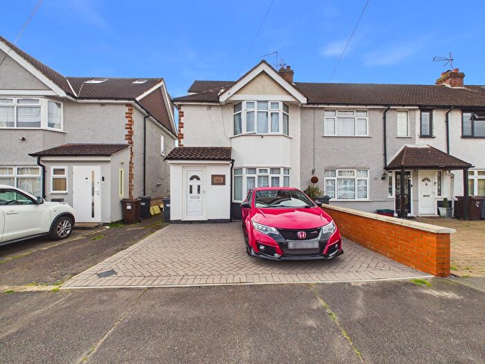 3 Bedroom Terraced House For Sale In Ellington Road, Feltham, Middlesex, TW13