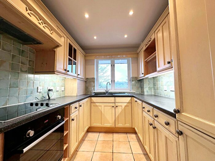 2 Bedroom Flat To Rent In Weymouth House, Hill House Mews, BR2