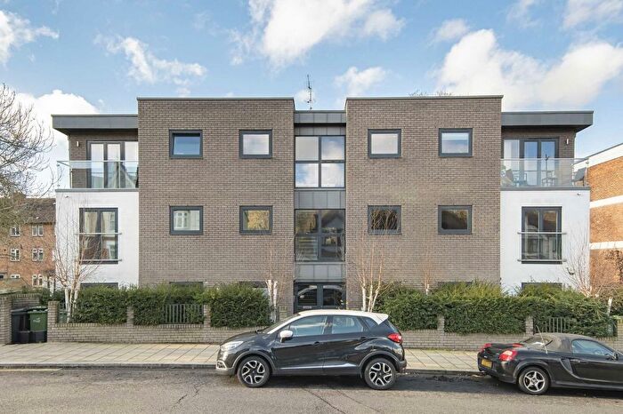 2 Bedroom Flat To Rent In Valley Road, Streatham, SW16