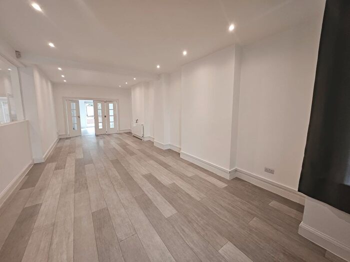 5 Bedroom Detached House For Sale In Holly Park, London, N3