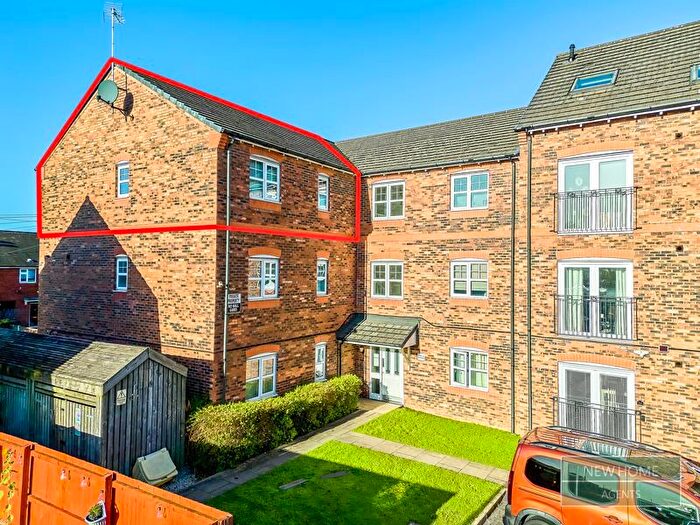 2 Bedroom Flat For Sale In Fernbeck Close, Farnworth, Bolton, BL4