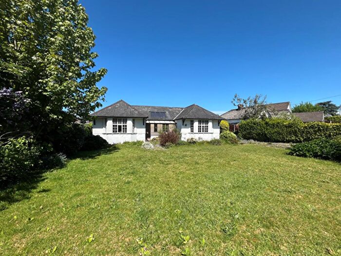 3 Bedroom Detached Bungalow For Sale In Caegwyn Road, Cardiff, CF14