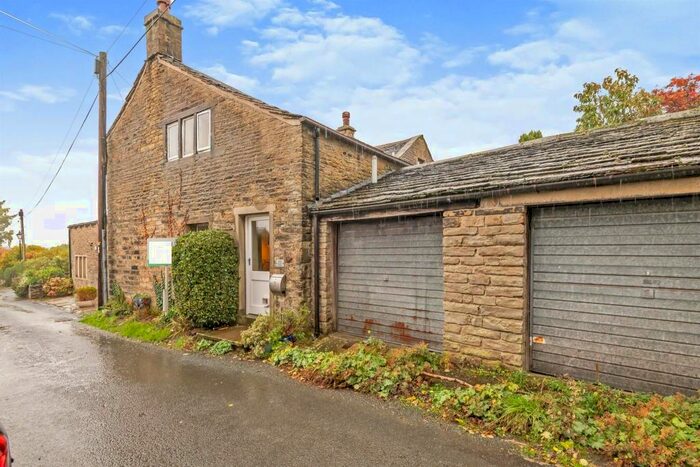3 Bedroom Character Property For Sale In Fulstone, New Mill, Holmfirth, HD9
