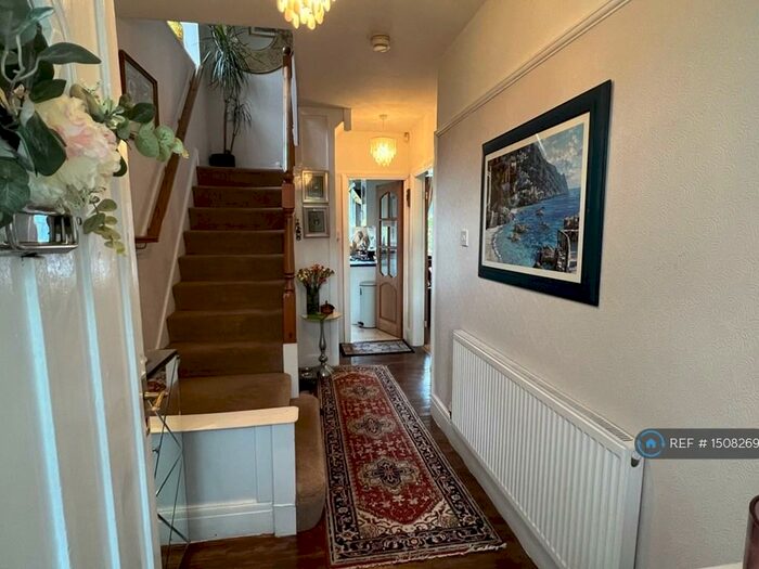 3 Bedroom Semi-Detached House To Rent In Quinton Lane, Birmingham, B32