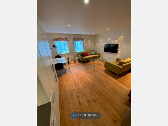 2 Bedroom Flat To Rent In Eagle Court, London, EC1M