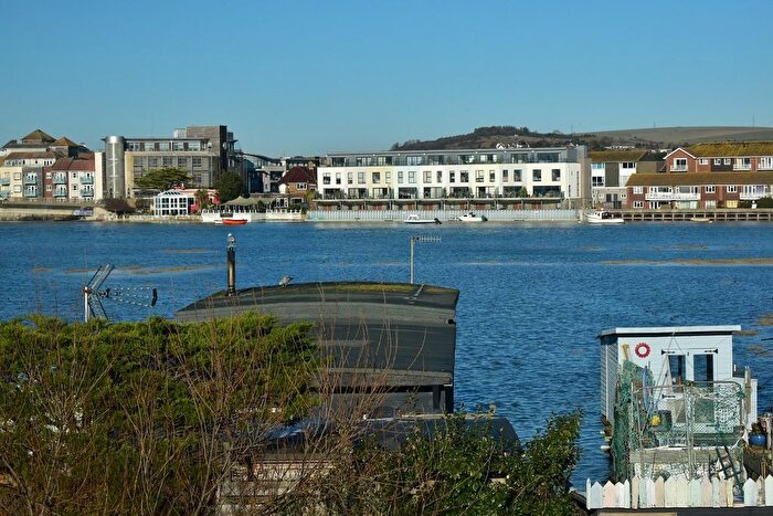 4 Bedroom Terraced House For Sale In River Close, Shoreham, West Sussex, BN43