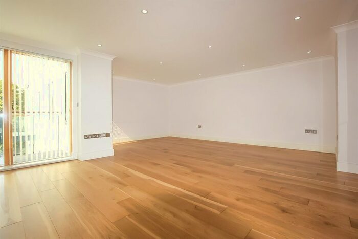 2 Bedroom Flat To Rent In Victoria Road, Hendon, NW4