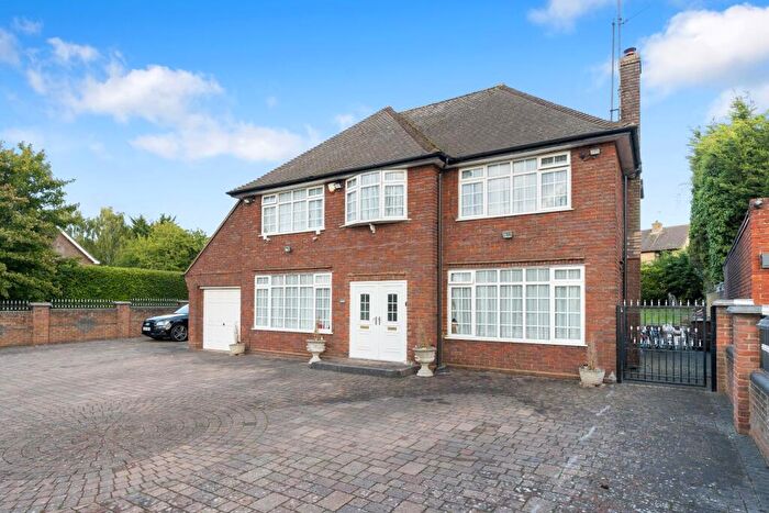 4 Bedroom Detached House For Sale In Old Bedford Road, Luton, LU2