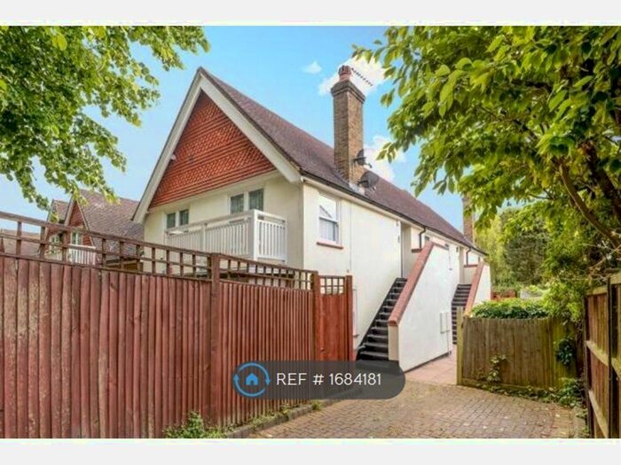 2 Bedroom Flat To Rent In Quadrangle Mews, Stanmore, HA7