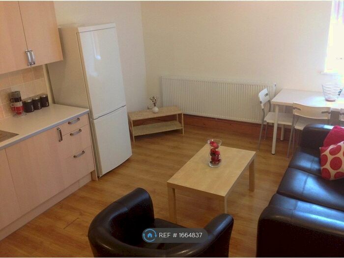 3 Bedroom Flat To Rent In Hyde Terrace, Leeds, LS2
