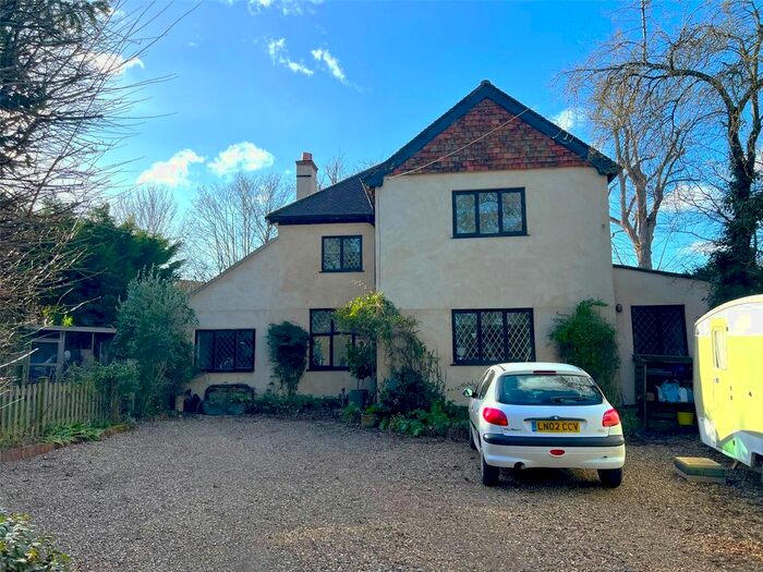 4 Bedroom Detached House To Rent In Tudor Close, Wallington SM6