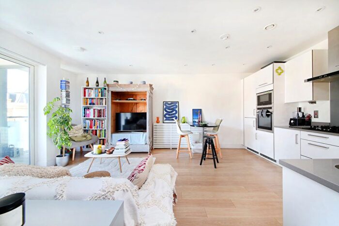 1 Bedroom Flat To Rent In Sidney Road, Little Portugal, SW9