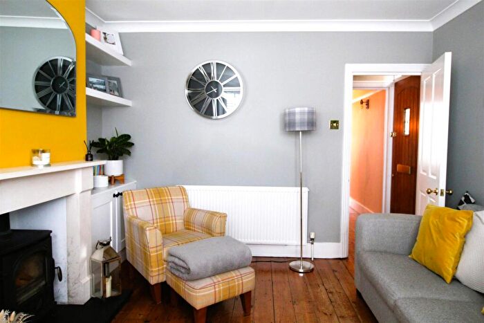 3 Bedroom End Of Terrace House For Sale In Elm Road, Ewell Village, KT17
