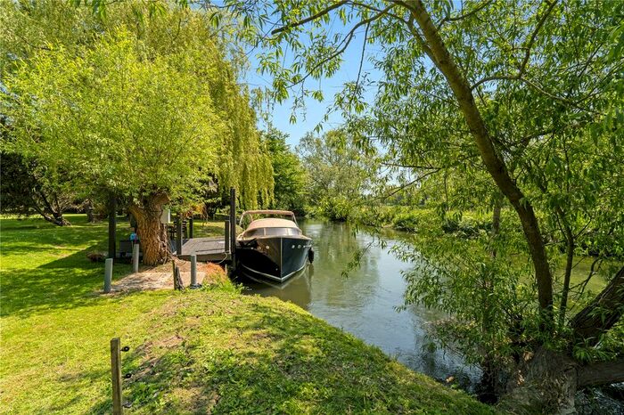 6 Bedroom Detached House For Sale In Loddon Drive, Reading, RG10