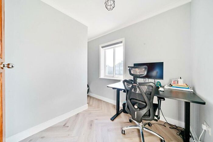4 Bedroom Terraced House For Sale In Southend Lane, Catford, SE6