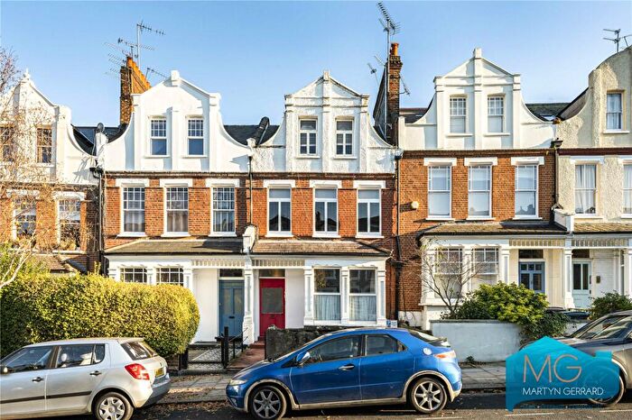 1 Bedroom Apartment For Sale In Hillfield Avenue, Crouch End, London, N8
