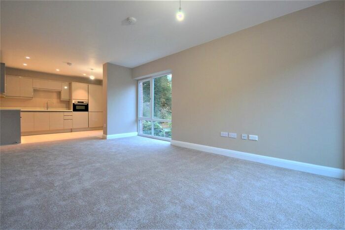 2 Bedroom Flat To Rent In Buxton Road West, Disley, Stockport SK12