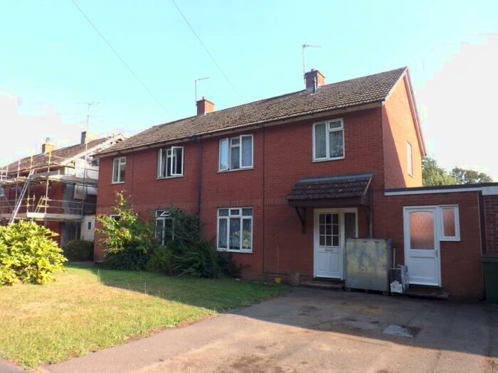 3 Bedroom House To Rent In Tadley, RG26