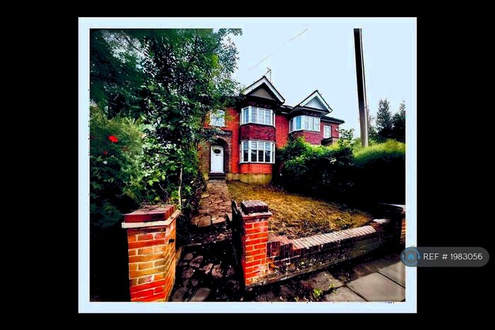 3 Bedroom Semi-Detached House To Rent In Lullington Garth, London, N12