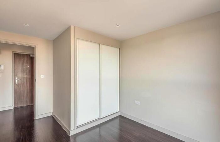 2 Bedroom Flat To Rent In Miflats, High Street, Bracknell, RG12